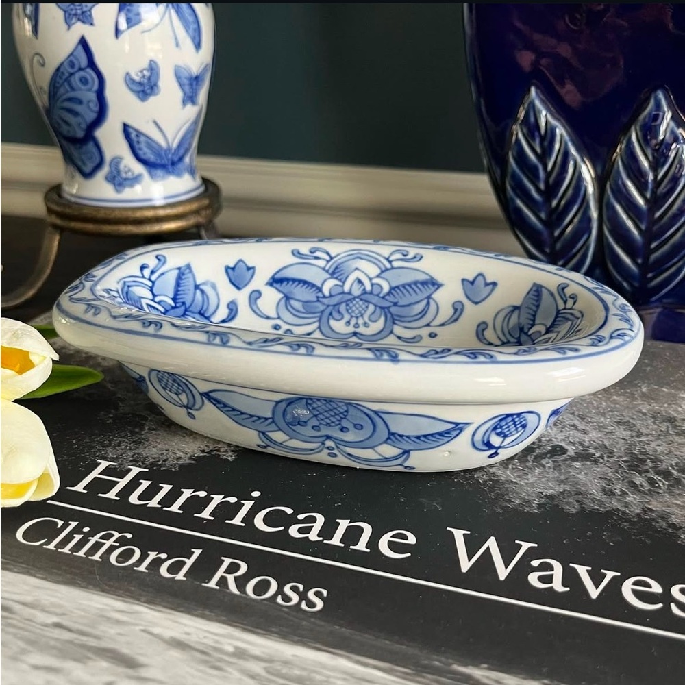 Vintage blue and white floral soap dish